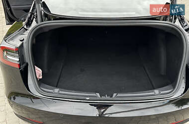 Седан Tesla Model 3 2021 в 