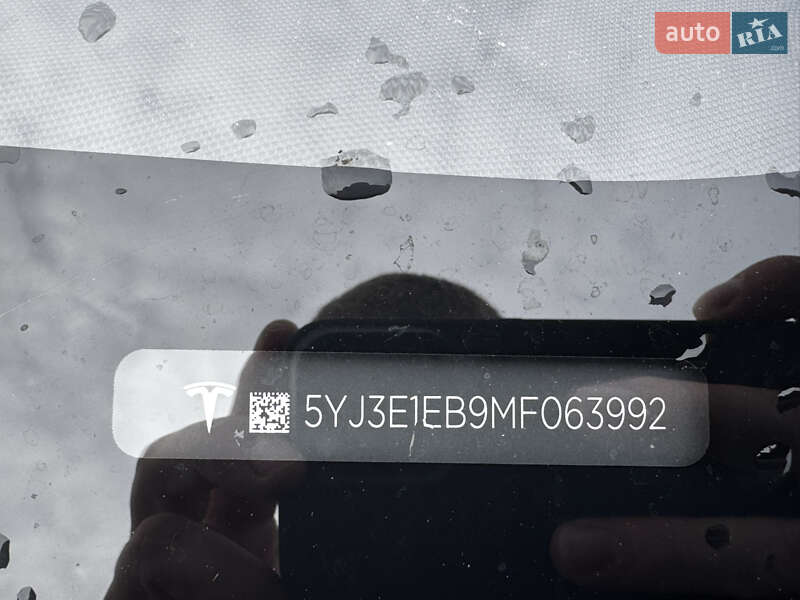 Седан Tesla Model 3 2021 в Луцке