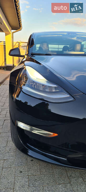 Седан Tesla Model 3 2019 в Києві