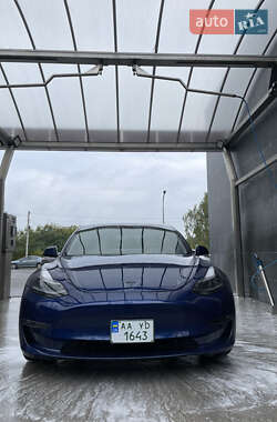 Седан Tesla Model 3 2022 в 