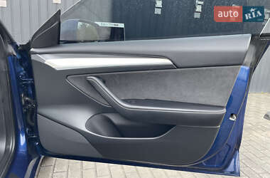 Седан Tesla Model 3 2022 в 