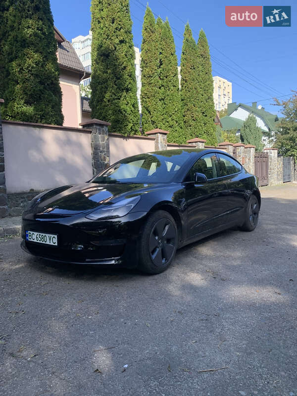 Седан Tesla Model 3 2022 в 