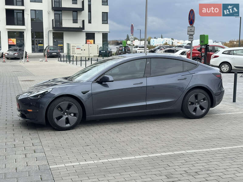 Седан Tesla Model 3 2023 в Ровно