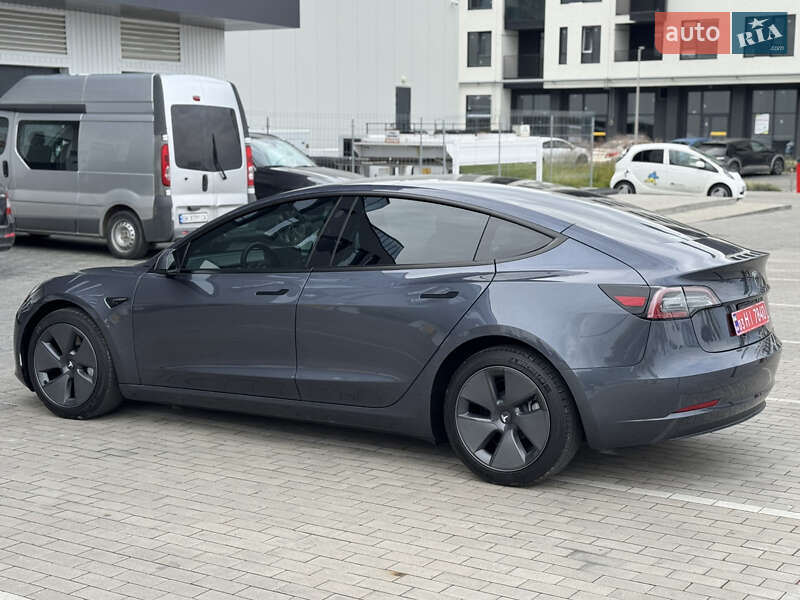 Седан Tesla Model 3 2023 в Ровно
