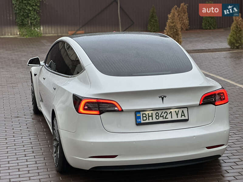 Седан Tesla Model 3 2019 в Одесі