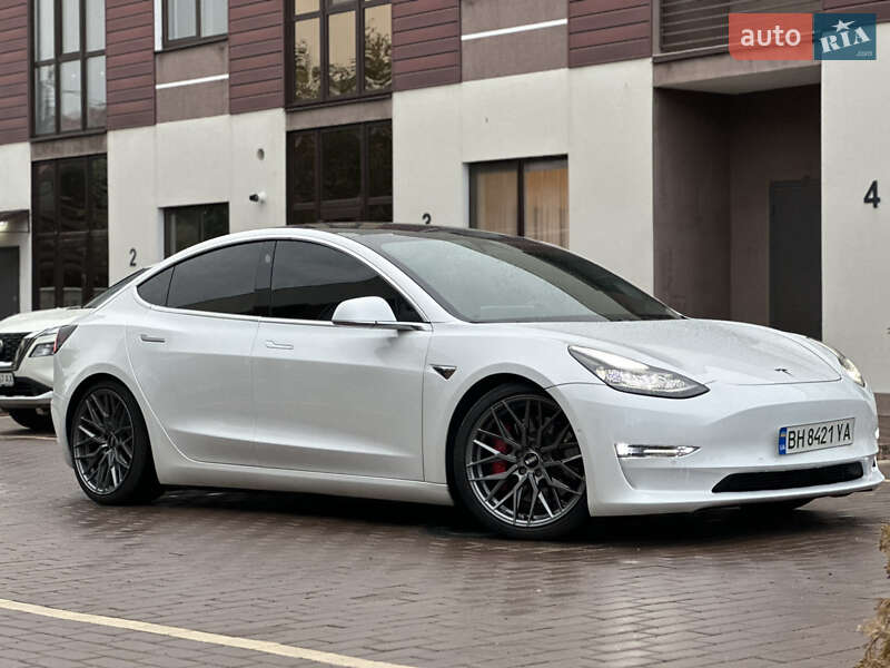 Седан Tesla Model 3 2019 в Одесі