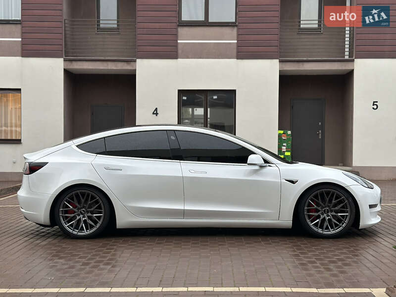 Седан Tesla Model 3 2019 в Одесі