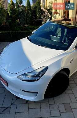 Седан Tesla Model 3 2017 в 