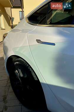 Седан Tesla Model 3 2017 в 