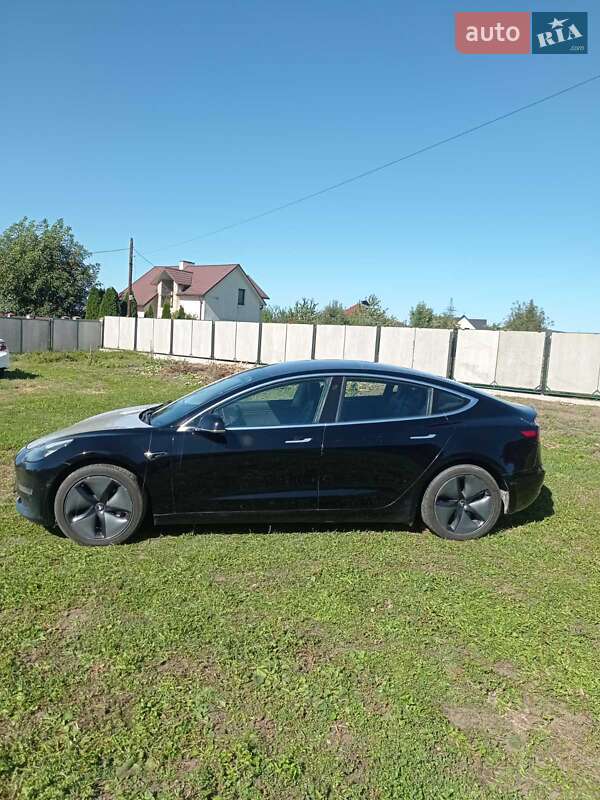 Седан Tesla Model 3 2018 в Тернополі