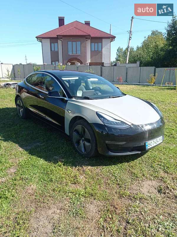 Седан Tesla Model 3 2018 в Тернополі
