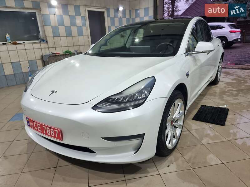 Седан Tesla Model 3 2020 в Ірпені