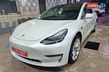 Седан Tesla Model 3 2020 в 