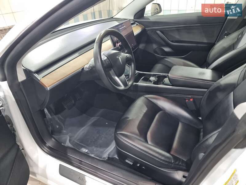 Седан Tesla Model 3 2020 в Ірпені