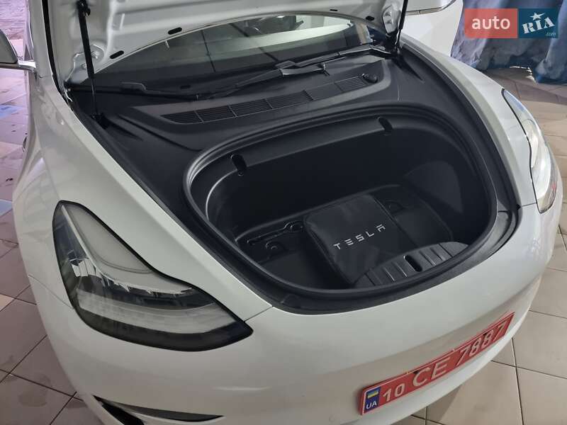 Седан Tesla Model 3 2020 в Ірпені