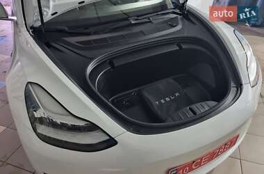 Седан Tesla Model 3 2020 в 