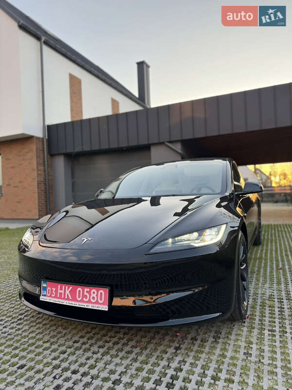 Седан Tesla Model 3 2024 в Львові
