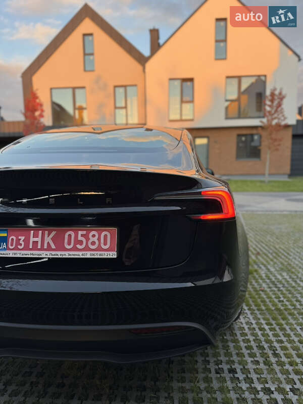 Седан Tesla Model 3 2024 в Львові