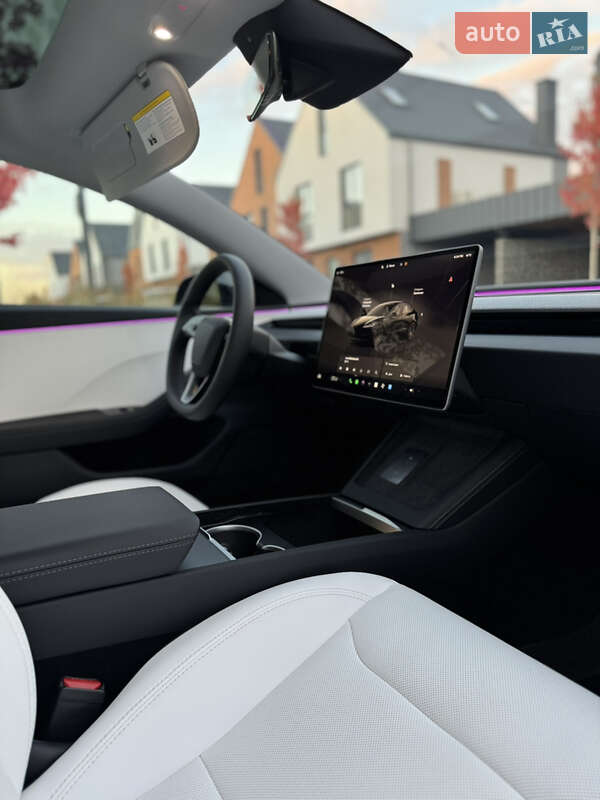 Седан Tesla Model 3 2024 в Львові