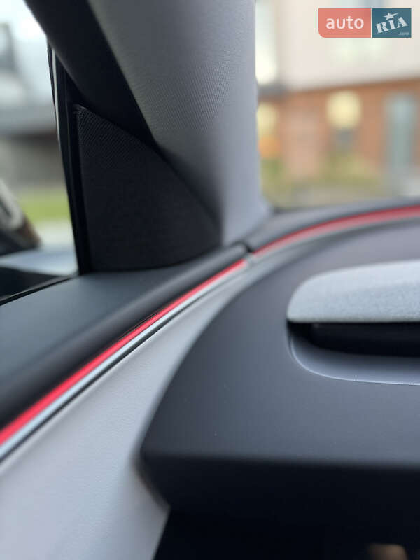 Седан Tesla Model 3 2024 в Львові