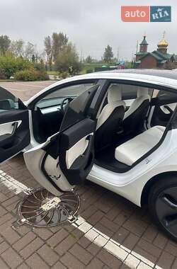Седан Tesla Model 3 2019 в 