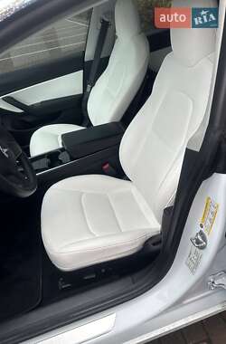 Седан Tesla Model 3 2019 в 