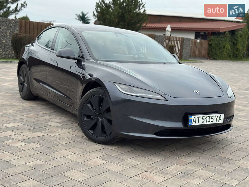 Седан Tesla Model 3 2024 в Івано-Франківську