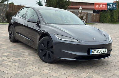 Седан Tesla Model 3 2024 в 