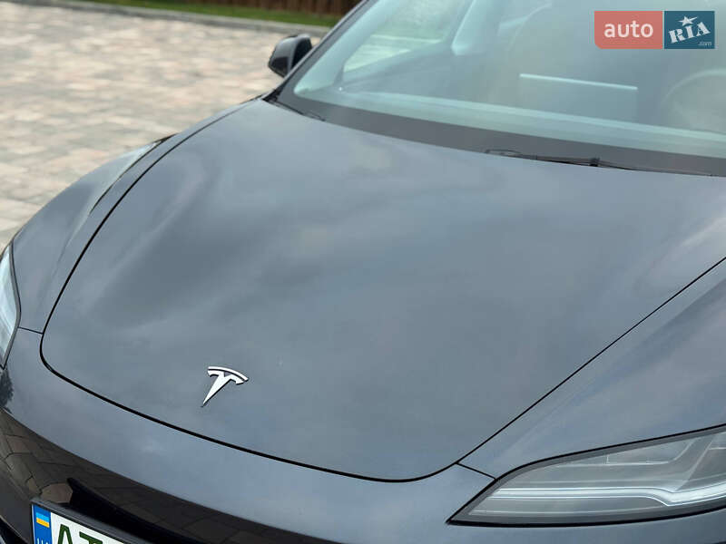 Седан Tesla Model 3 2024 в Івано-Франківську