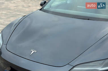Седан Tesla Model 3 2024 в 