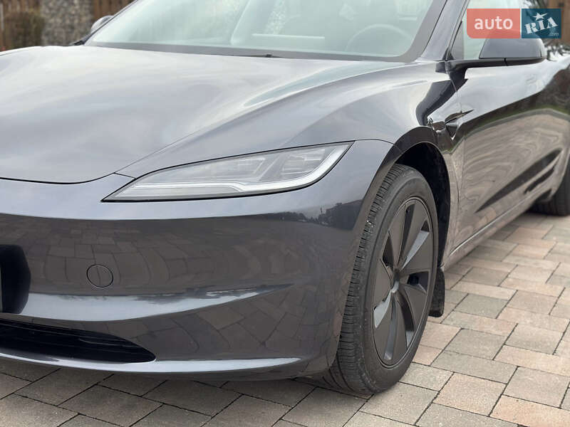 Седан Tesla Model 3 2024 в Івано-Франківську