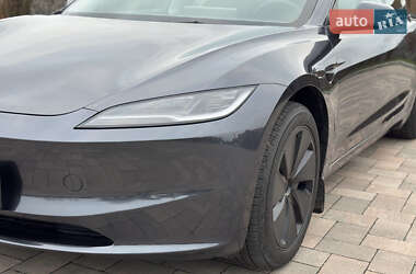 Седан Tesla Model 3 2024 в 