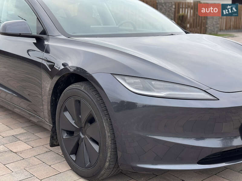 Седан Tesla Model 3 2024 в Івано-Франківську
