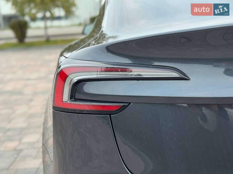 Седан Tesla Model 3 2024 в Івано-Франківську