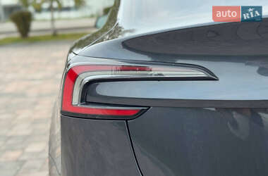 Седан Tesla Model 3 2024 в 