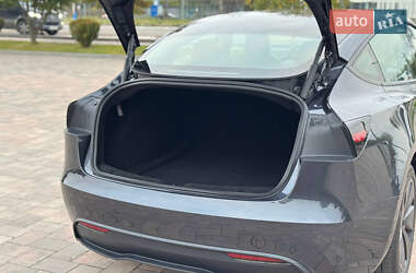 Седан Tesla Model 3 2024 в 