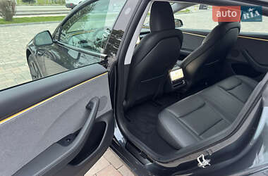 Седан Tesla Model 3 2024 в 
