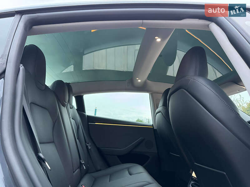 Седан Tesla Model 3 2024 в Івано-Франківську