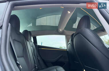 Седан Tesla Model 3 2024 в 