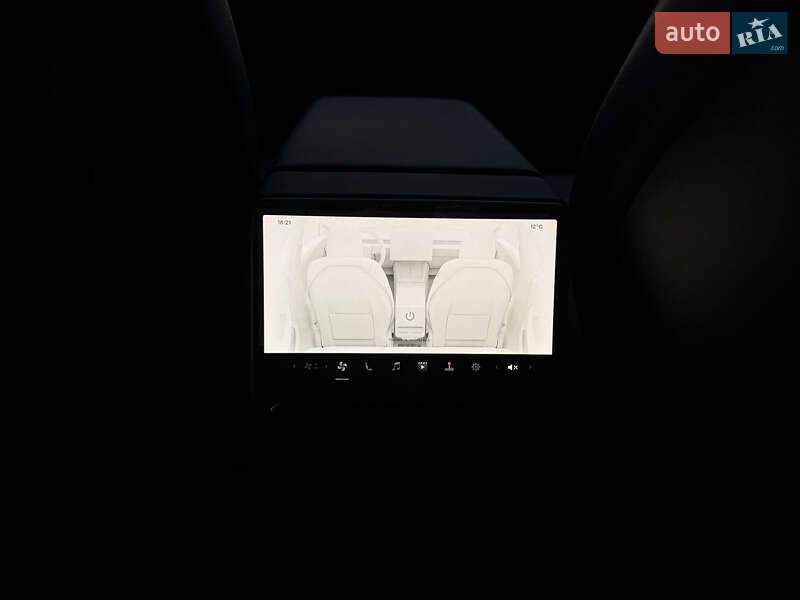Седан Tesla Model 3 2024 в Івано-Франківську