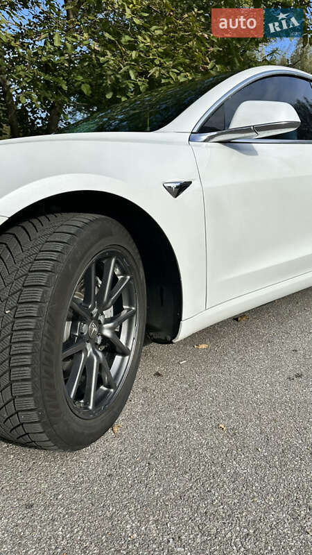 Седан Tesla Model 3 2019 в Трускавце