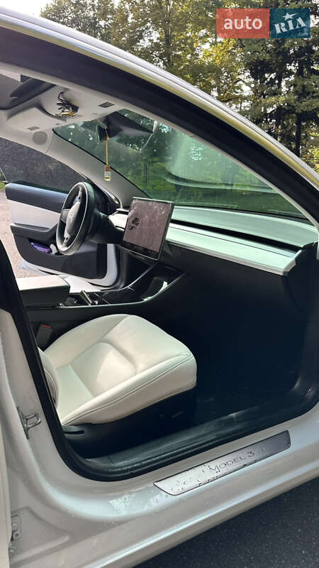 Седан Tesla Model 3 2019 в Трускавце