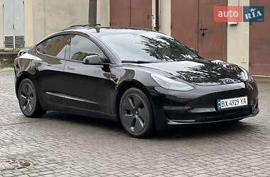 Седан Tesla Model 3 2022 в 