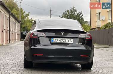Седан Tesla Model 3 2022 в 
