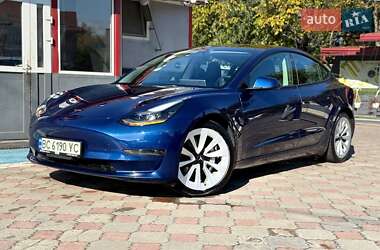 Седан Tesla Model 3 2022 в 