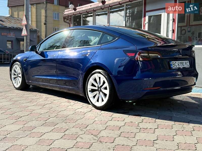 Седан Tesla Model 3 2022 в Львове