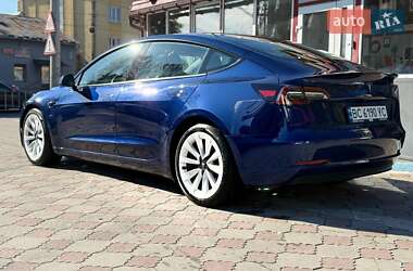 Седан Tesla Model 3 2022 в 