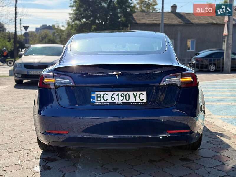 Седан Tesla Model 3 2022 в Львове
