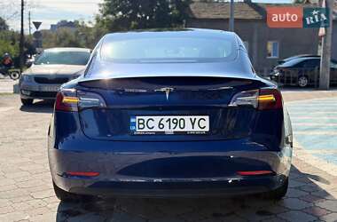 Седан Tesla Model 3 2022 в 