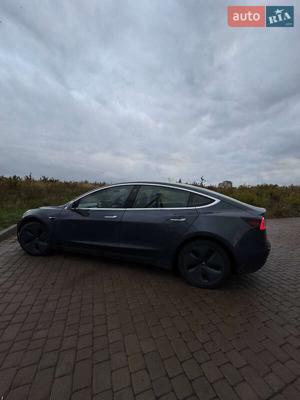 Седан Tesla Model 3 2020 в Рівному